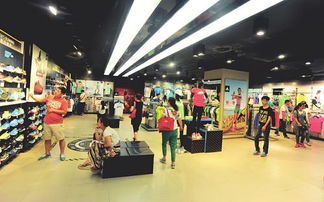 户外用品销售高峰期来临，日用品市场同步升温，整体商品销售增长三成