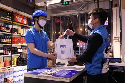 国庆近郊出游热潮涌动，露营装备与日用品销售双双攀升